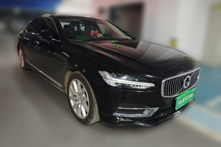 Used Volvo S90 2020 T5 Zhiyi Luxury Edition Front Right 45 Deg