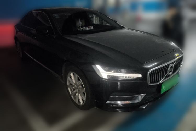 Used Volvo S90 2020 T5 Zhiyi Luxury Edition Front Right 45 Deg