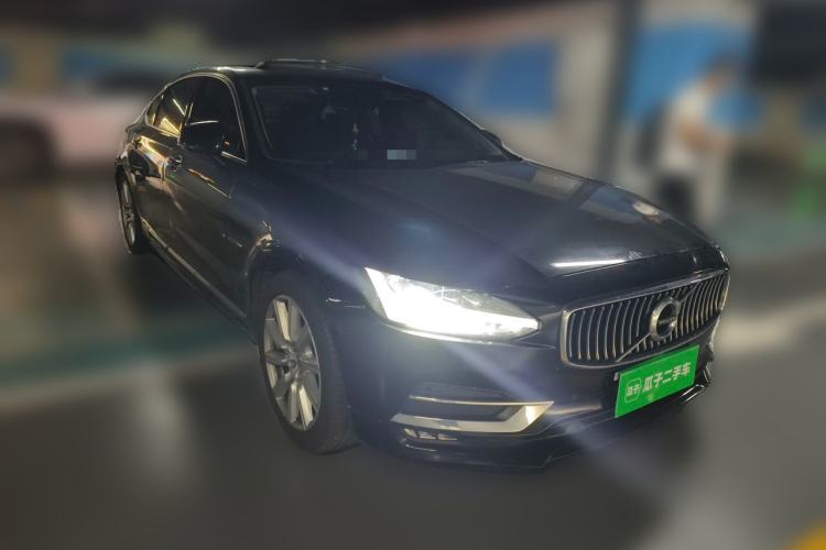 Used Volvo S90 2020 T5 Zhiyi Luxury Edition Front Right 45 Deg