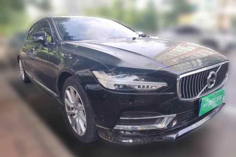 Used Volvo S90 2020 Facelift T5 Smart & Luxurious Edition Front Right 45 Deg