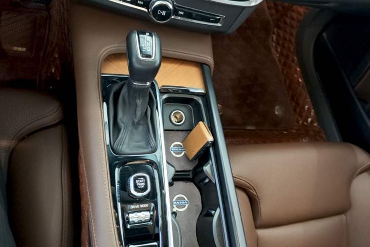 Used Volvo S90 2020 Facelift T5 Smart & Luxurious Edition Gear Lever