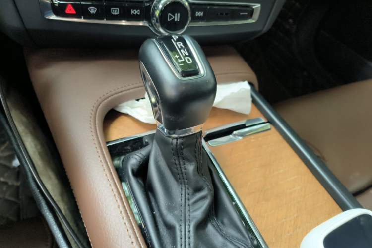 Used Volvo S90 2020 Facelift T5 Smart & Luxurious Edition Gear Lever