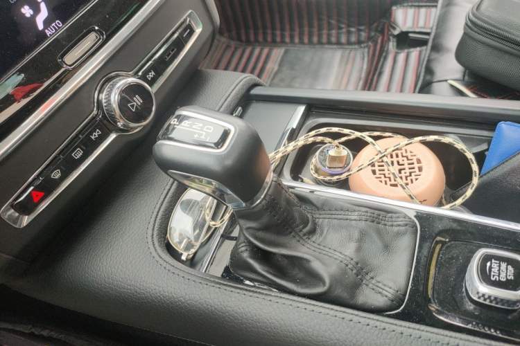 Used Volvo S90 2020 T4 SmartDrive Luxury Edition Gear Lever