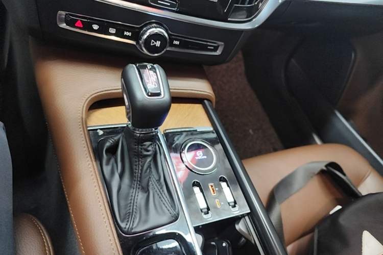 Used Volvo S90 2020 Facelifted T5 Zhiyi Luxury Edition Gear Lever