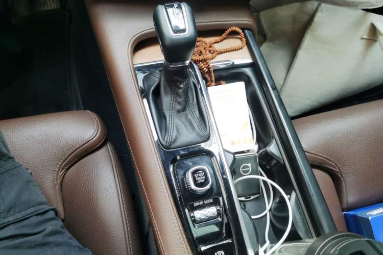 Used Volvo S90 2020 Facelift T5 Smart & Luxurious Edition Gear Lever