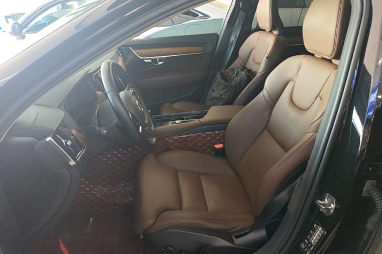 Used Volvo S90 2020 Facelift T5 Smart & Luxurious Edition Left Front Seat