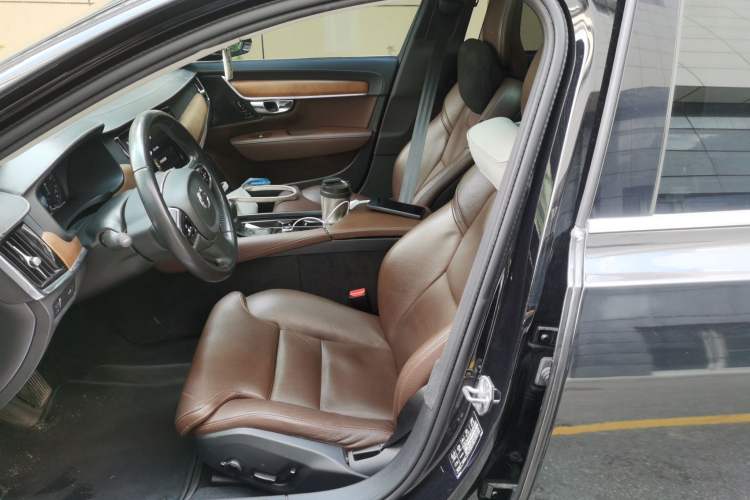 Used Volvo S90 2020 Facelift T5 Smart & Luxurious Edition Left Front Seat