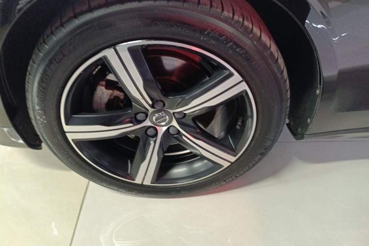 Used Volvo S90 2020 T5 Zhiyi Sport Edition Left Front Wheel Hub