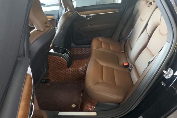 Used Volvo S90 2020 Facelift T5 Smart & Luxurious Edition Left Rear Seat