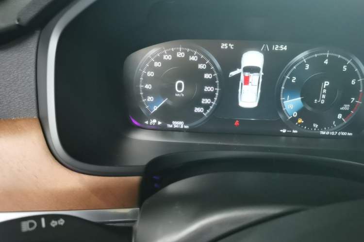 Used Volvo S90 2020 T5 Zhiyi Luxury Edition Odometer Close Up