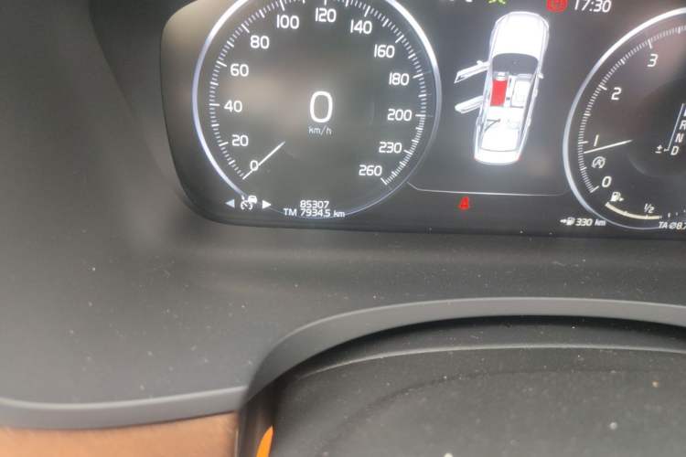 Used Volvo S90 2020 T5 Zhiyi Luxury Edition Odometer Close Up