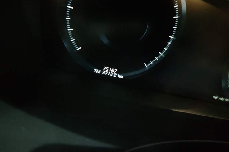 Used Volvo S90 2020 T5 Zhiyi Luxury Edition Odometer Close Up