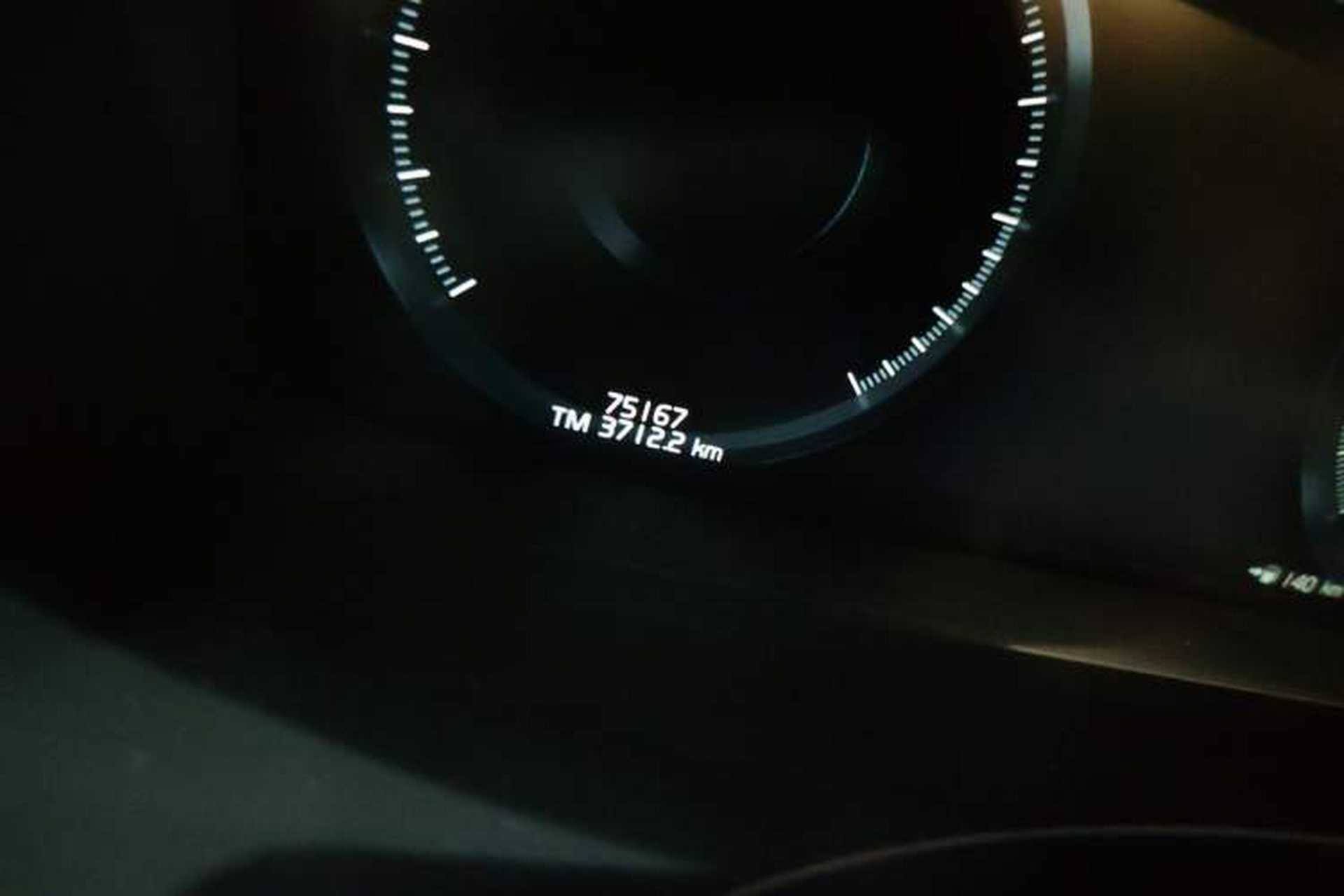 Used Volvo S90 2020 T5 Zhiyi Luxury Edition Odometer Close Up