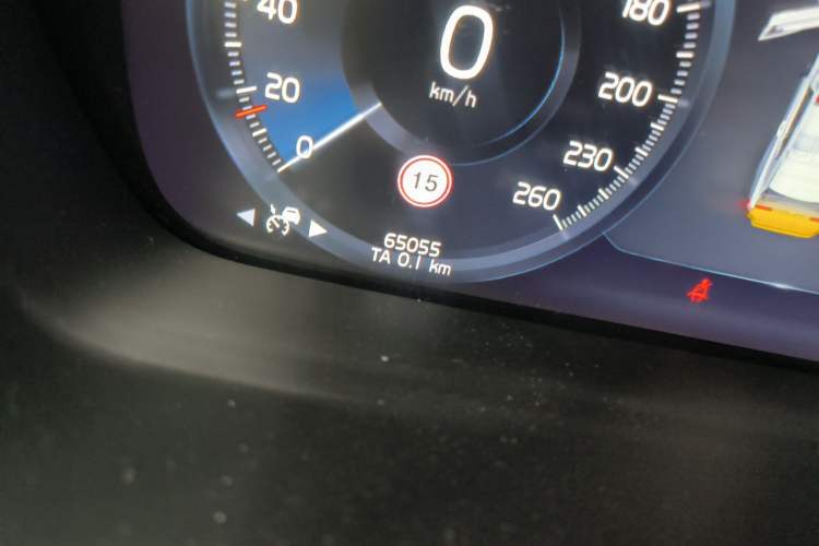 Used Volvo S90 2020 Facelift T5 Smart & Luxurious Edition Odometer Close Up