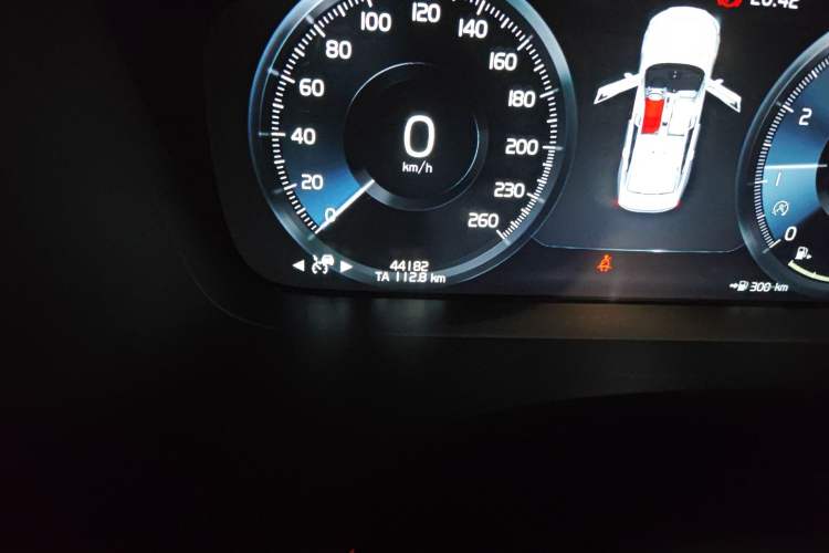 Used Volvo S90 2020 T5 Zhiyi Luxury Edition Odometer Close Up