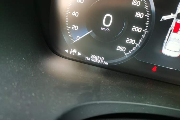 Used Volvo S90 2020 Facelift T5 Smart & Luxurious Edition Odometer Close Up