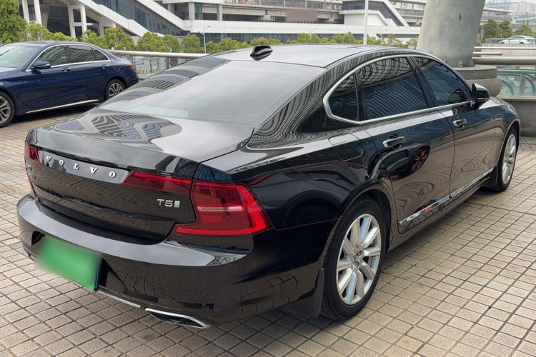 Used Volvo S90 2020 Facelift T5 Smart & Luxurious Edition Rear Right 45 Deg
