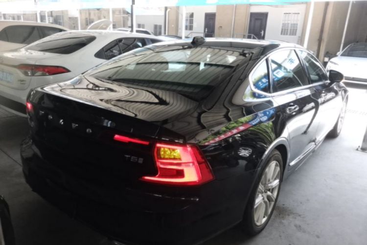 Used Volvo S90 2020 T5 Zhiyi Luxury Edition Rear Right 45 Deg