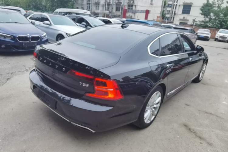 Used Volvo S90 2020 T5 Zhiyi Luxury Edition Rear Right 45 Deg
