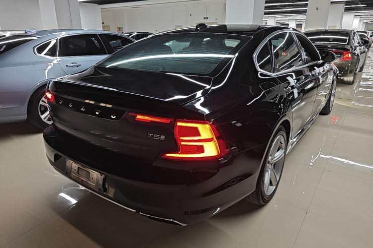 Used Volvo S90 2020 T5 Zhiyi Luxury Edition Rear Right 45 Deg