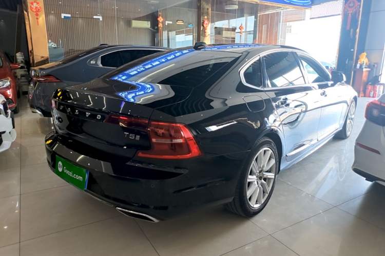 Used Volvo S90 2020 Facelift T5 Smart & Luxurious Edition Rear Right 45 Deg