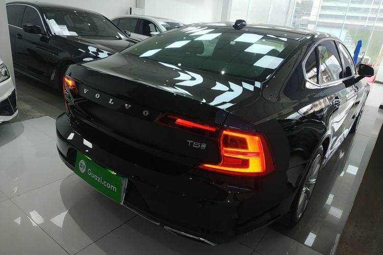 Used Volvo S90 2020 Facelifted T5 Zhiyi Luxury Edition Rear Right 45 Deg