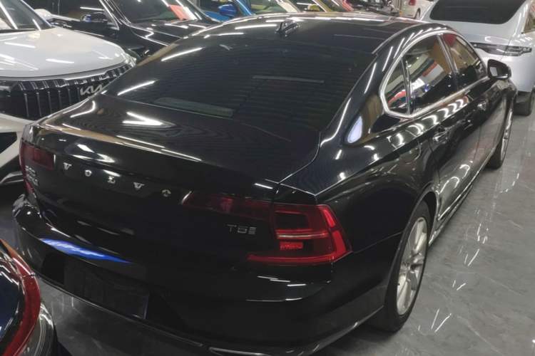 Used Volvo S90 2020 T5 Zhiyi Luxury Edition Rear Right 45 Deg