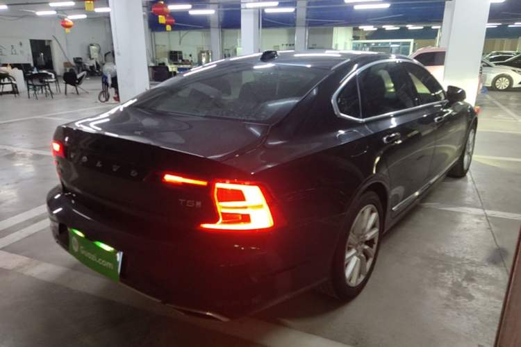 Used Volvo S90 2020 T5 Zhiyi Luxury Edition Rear Right 45 Deg