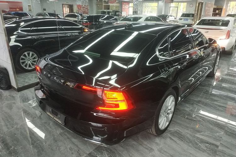 Used Volvo S90 2020 Facelifted T5 Zhiyi Luxury Edition Rear Right 45 Deg