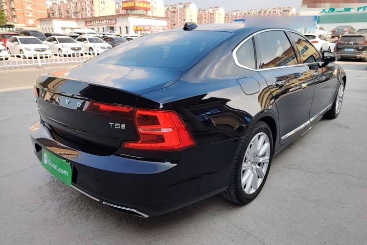 Used Volvo S90 2020 T5 Zhiyi Luxury Edition Rear Right 45 Deg