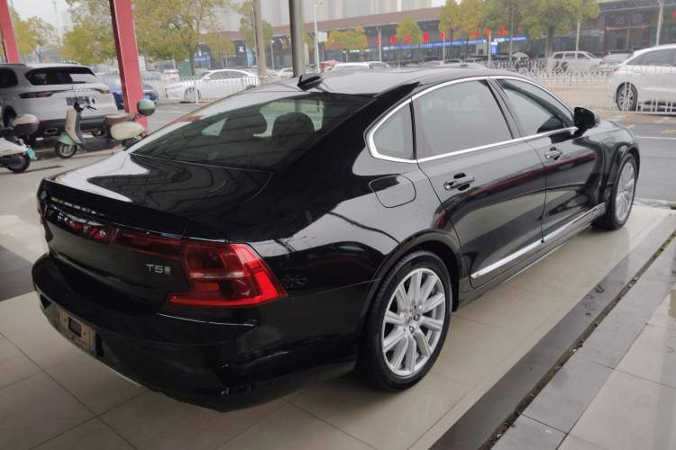 Used Volvo S90 2020 Facelifted T5 Zhiyi Luxury Edition Rear Right 45 Deg