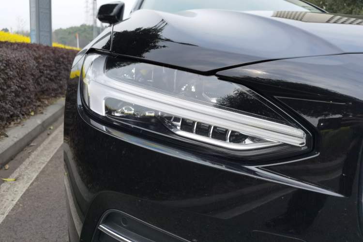 Used Volvo S90 2020 T4 SmartDrive Luxury Edition Right Front Headlight