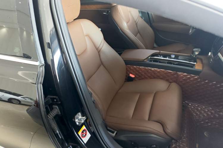 Used Volvo S90 2020 Facelift T5 Smart & Luxurious Edition Right Front Seat