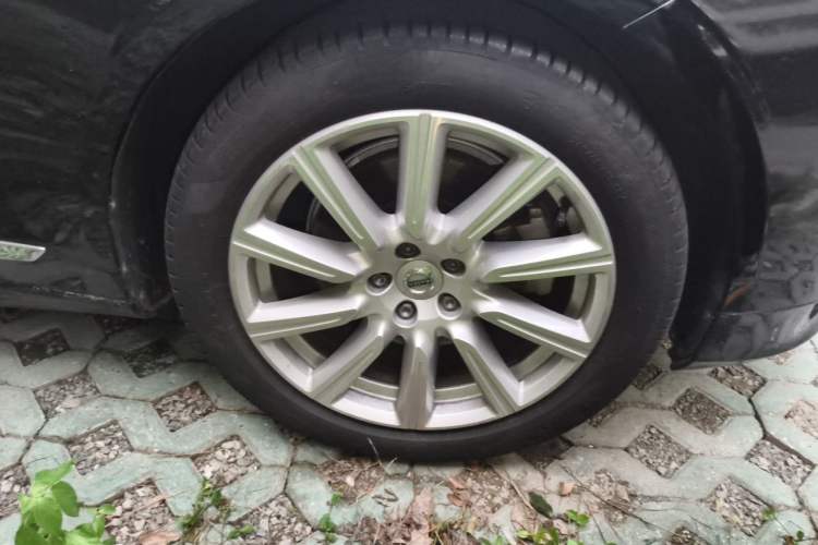 Used Volvo S90 2020 T5 Zhiyuan Luxury Edition Right Front Wheel Hub