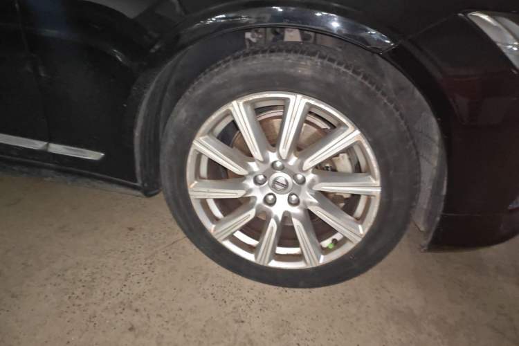 Used Volvo S90 2020 T5 Zhiyi Luxury Edition Right Front Wheel Hub
