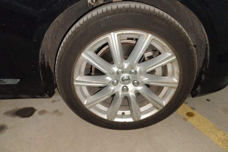 Used Volvo S90 2020 T5 Zhiyuan Luxury Edition Right Front Wheel Hub