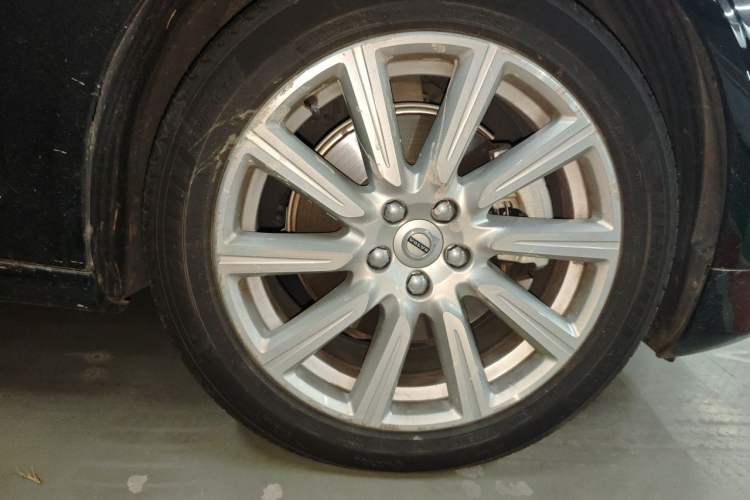 Used Volvo S90 2020 T5 Zhiyuan Luxury Edition Right Front Wheel Hub