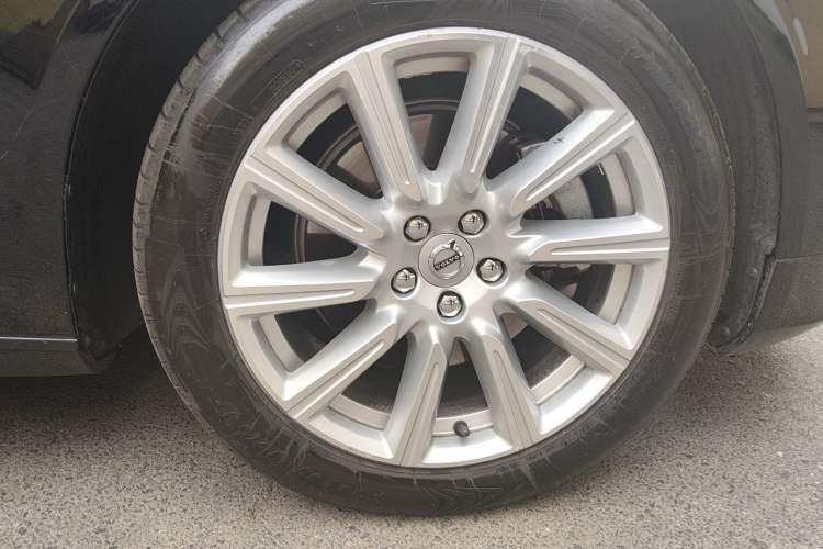 Used Volvo S90 2020 T5 Zhiyi Luxury Edition Right Front Wheel Hub