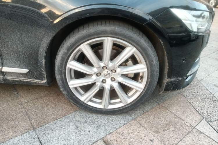 Used Volvo S90 2020 Facelift T5 Smart Luxury Edition Right Front Wheel Hub