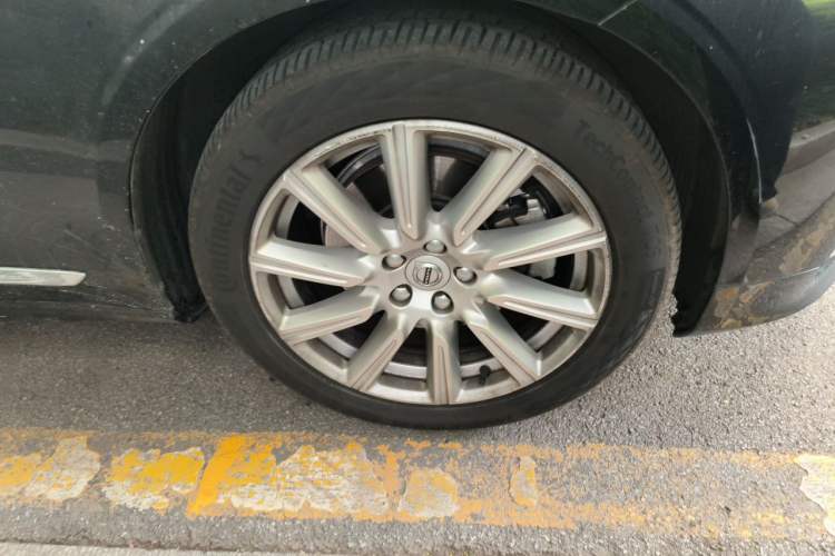 Used Volvo S90 2020 Facelift T5 Smart & Luxurious Edition Right Front Wheel Hub
