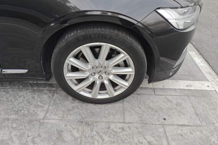 Used Volvo S90 2020 T5 Zhiyi Luxury Edition Right Front Wheel Hub