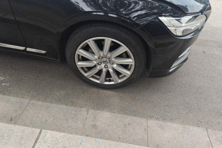 Used Volvo S90 2020 T5 Zhiyi Luxury Edition Right Front Wheel Hub