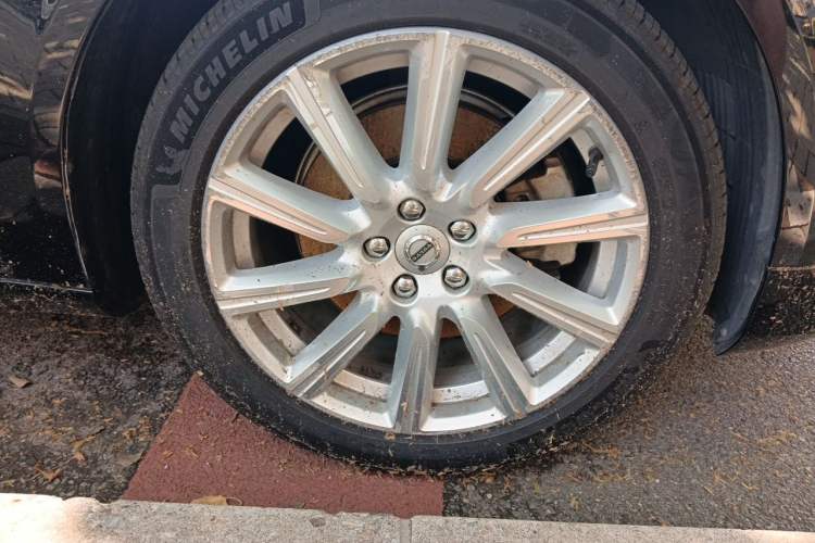 Used Volvo S90 2020 T5 Zhiyi Luxury Edition Right Front Wheel Hub