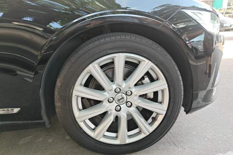 Used Volvo S90 2020 T5 Zhiyuan Luxury Edition Right Front Wheel Hub