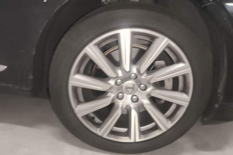 Used Volvo S90 2020 T5 Zhiyuan Luxury Edition Right Front Wheel Hub