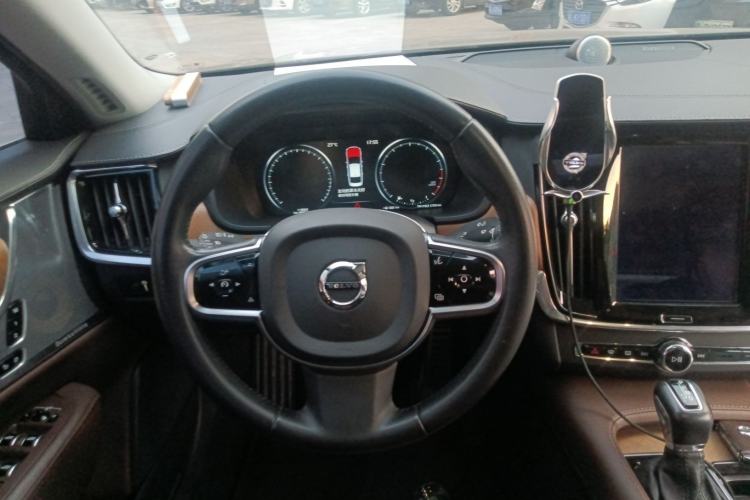 Used Volvo S90 2020 Facelift T5 Smart Luxury Edition Steering Wheel