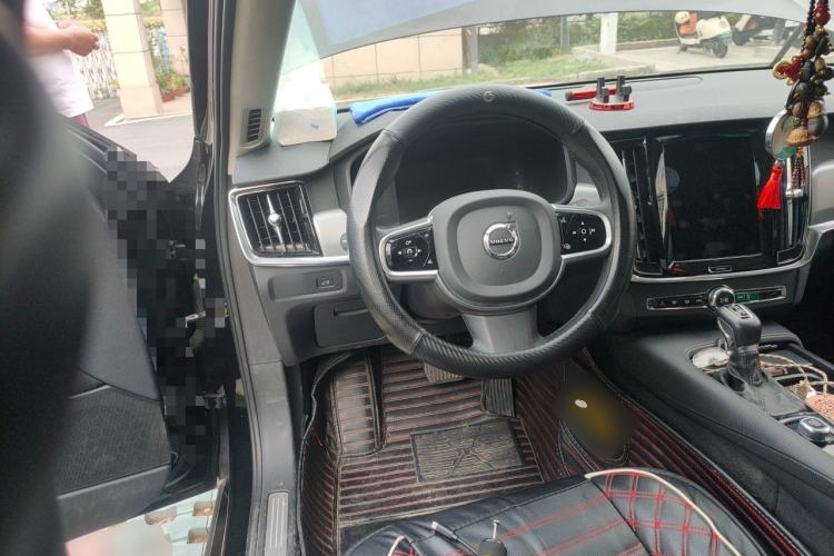 Used Volvo S90 2020 T4 SmartDrive Luxury Edition Steering Wheel