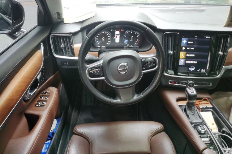 Used Volvo S90 2020 Facelift T5 Smart & Luxurious Edition Steering Wheel
