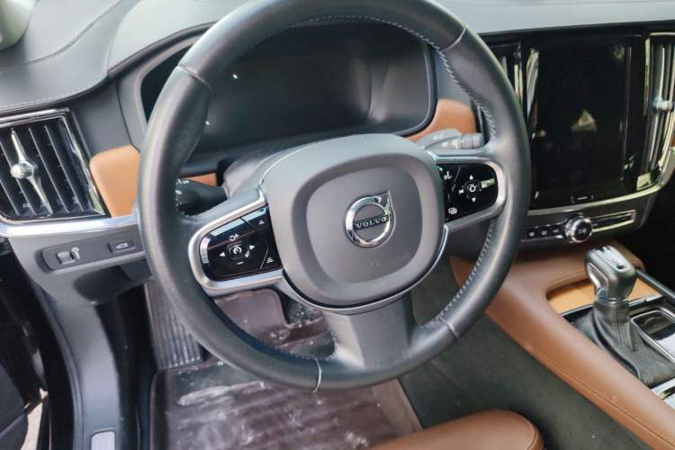 Used Volvo S90 2020 Facelift T5 Smart & Luxurious Edition Steering Wheel