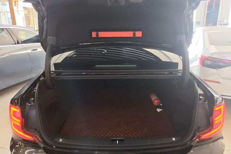 Used Volvo S90 2020 Facelift T5 Smart & Luxurious Edition Trunk